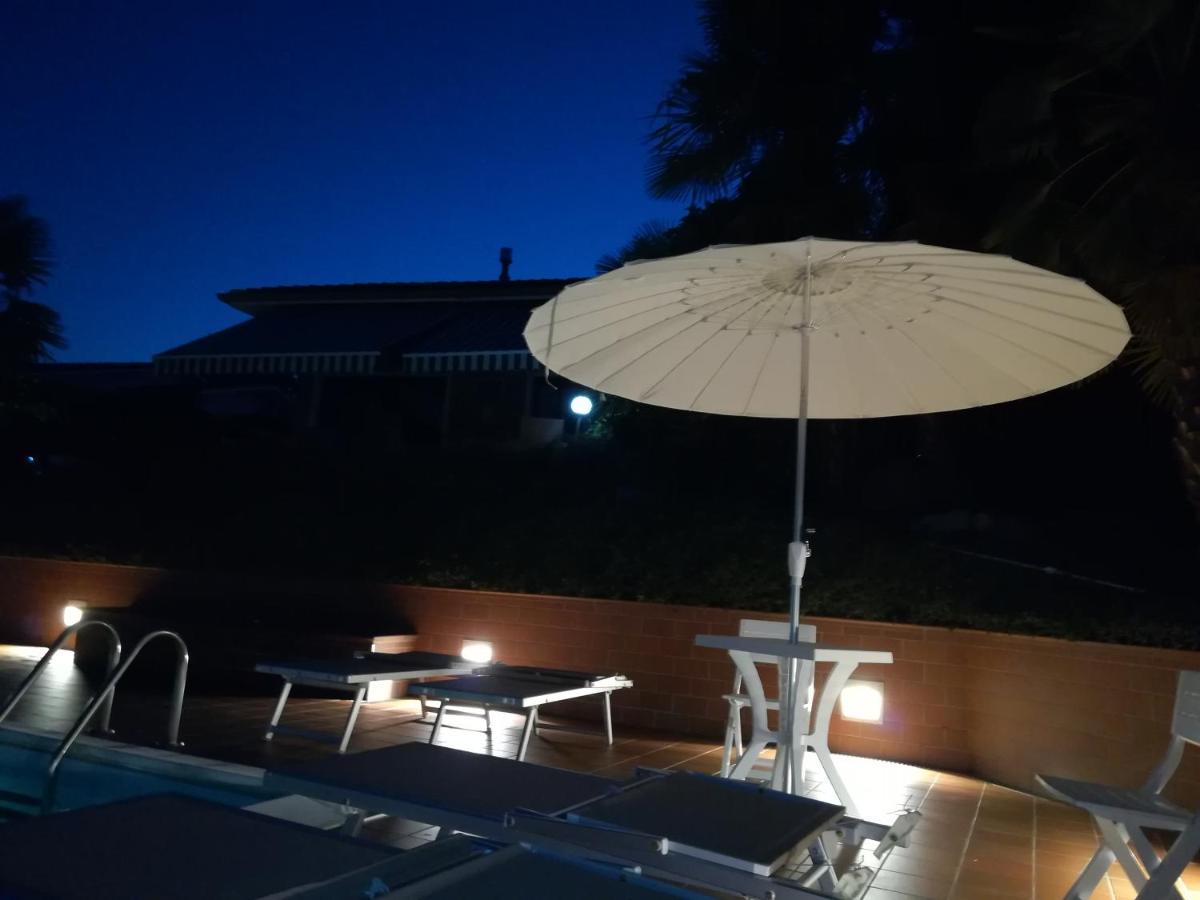 סומה קאמפניה Villa Magnolia Garda Lake מראה חיצוני תמונה