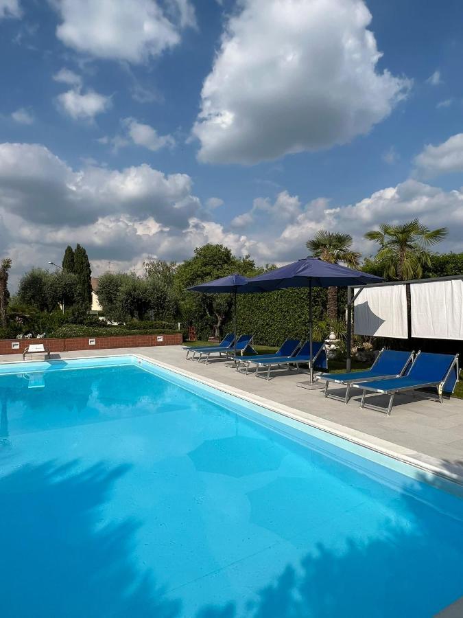 סומה קאמפניה Villa Magnolia Garda Lake מראה חיצוני תמונה