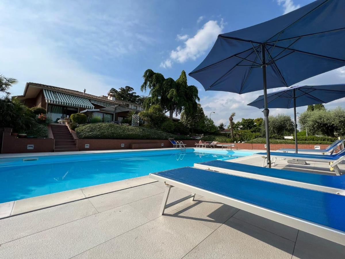 סומה קאמפניה Villa Magnolia Garda Lake מראה חיצוני תמונה