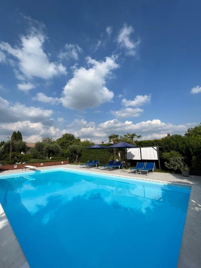 סומה קאמפניה Villa Magnolia Garda Lake מראה חיצוני תמונה