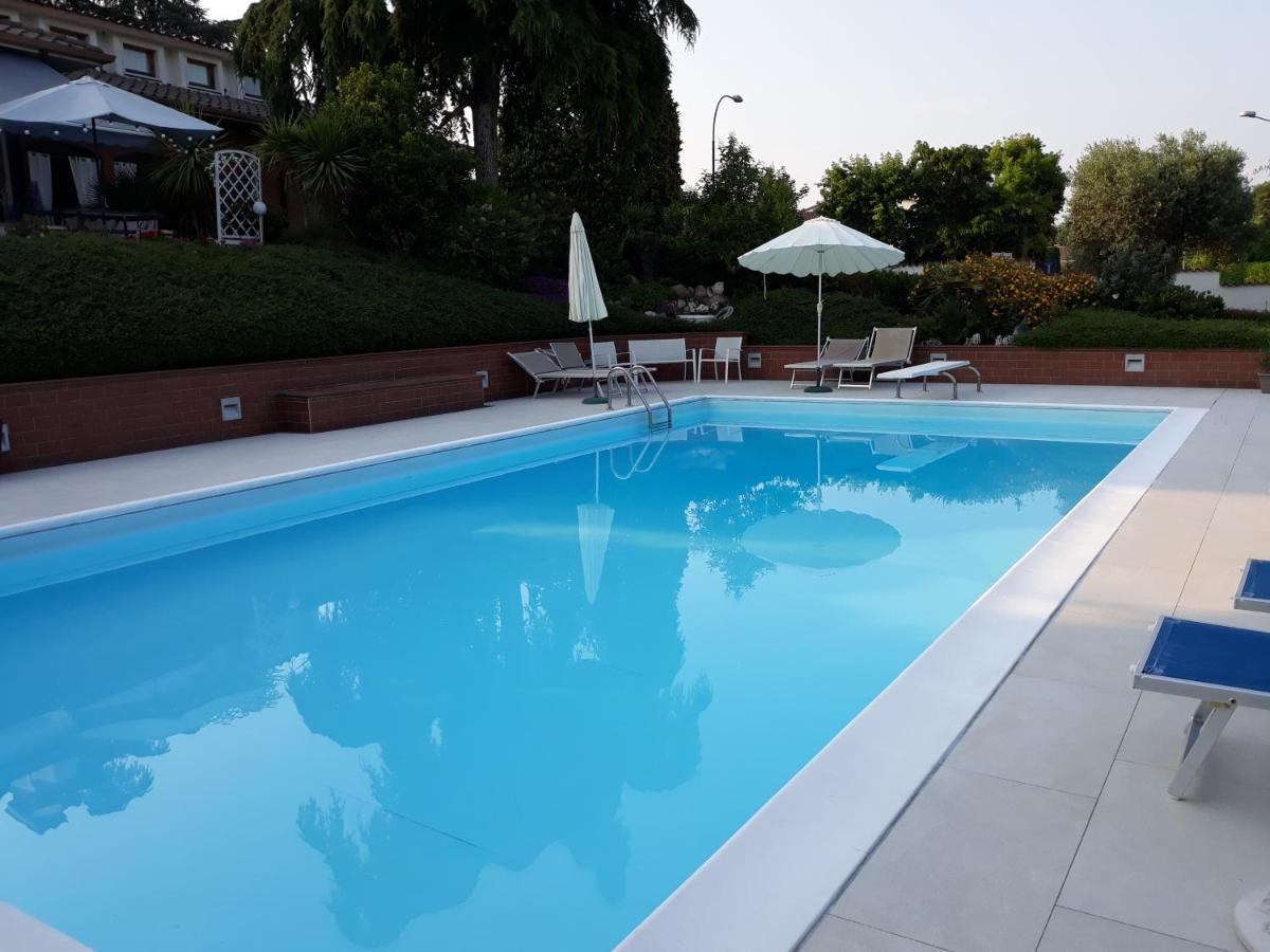 סומה קאמפניה Villa Magnolia Garda Lake מראה חיצוני תמונה